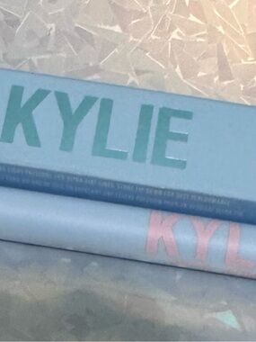 16) Kylie Cosmetics Liquid Eyeliner Pen Eyeliner 4 Ever Ting